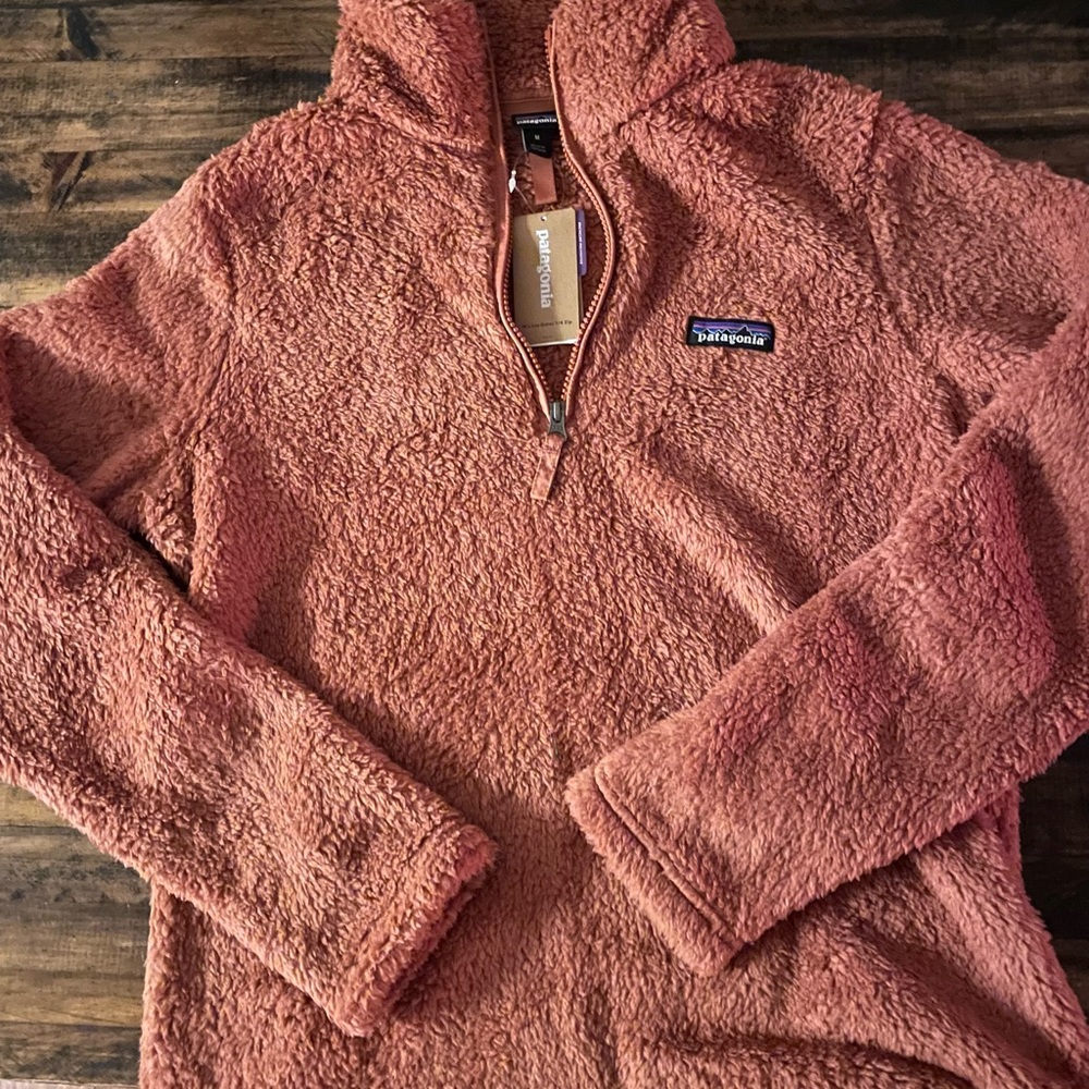 Brand new, never worn women’s Patagonia 1/4 zip fleece.